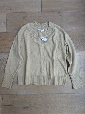 Banana Republic Beige V-Neck Ribbed Knit Sweater